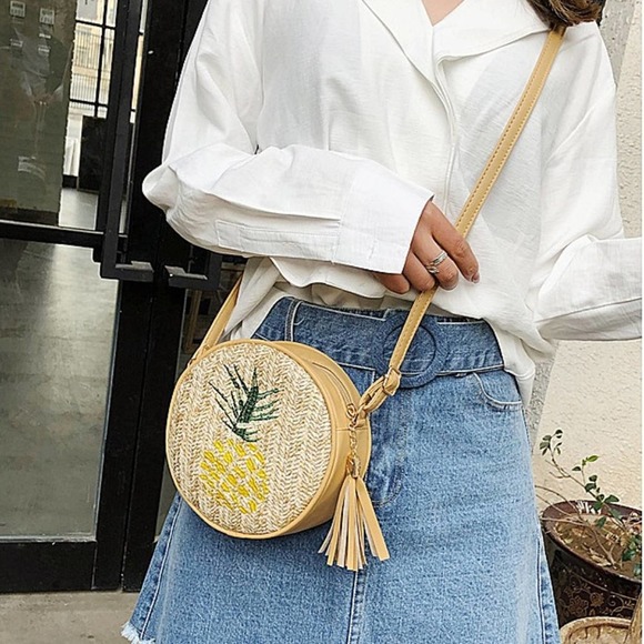 Tropical Pineapple Embroidered Round Straw Crossbody Bag - Picture 7 of 16